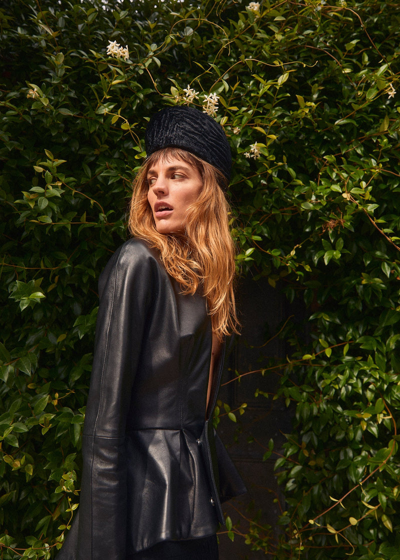 Structured Pillbox in Textured Velvet in Black