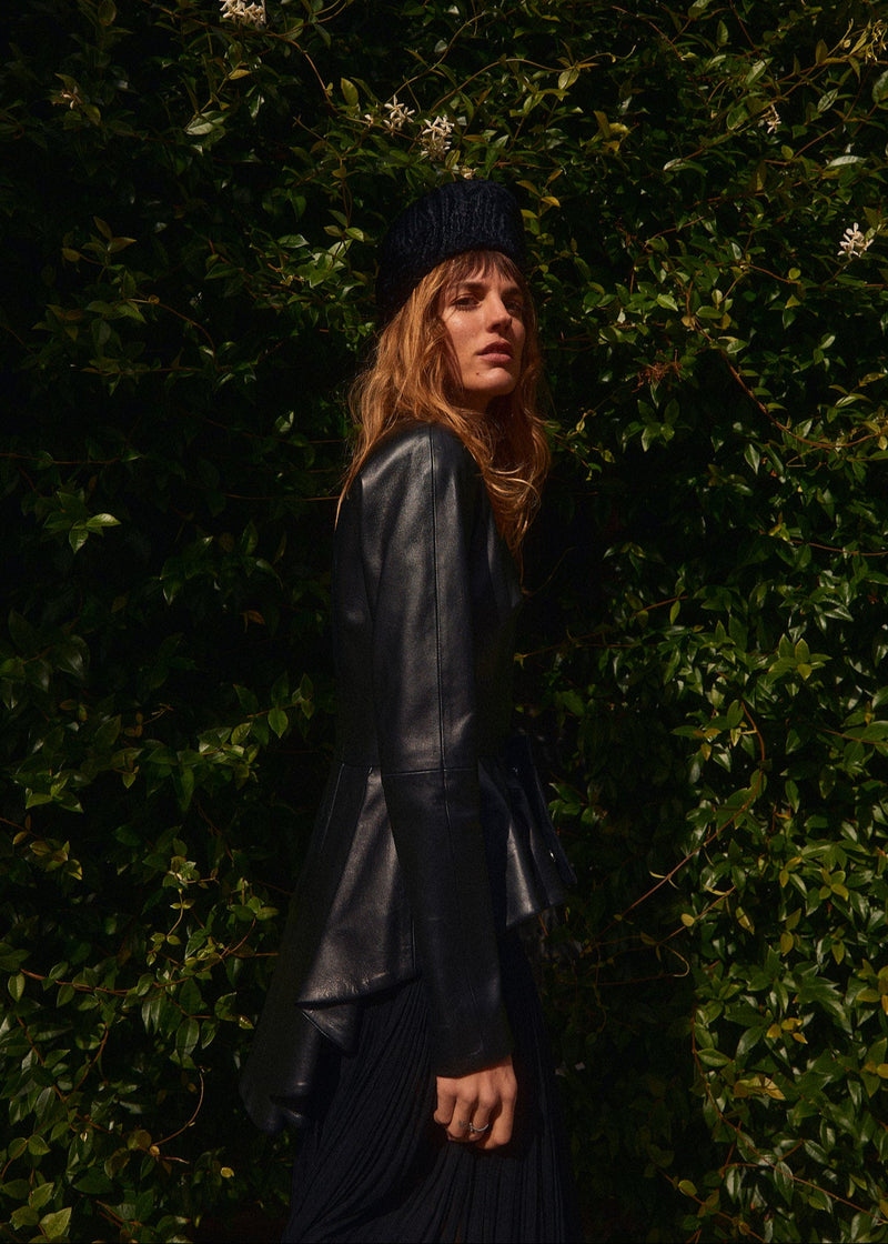 Structured Pillbox in Textured Velvet in Black