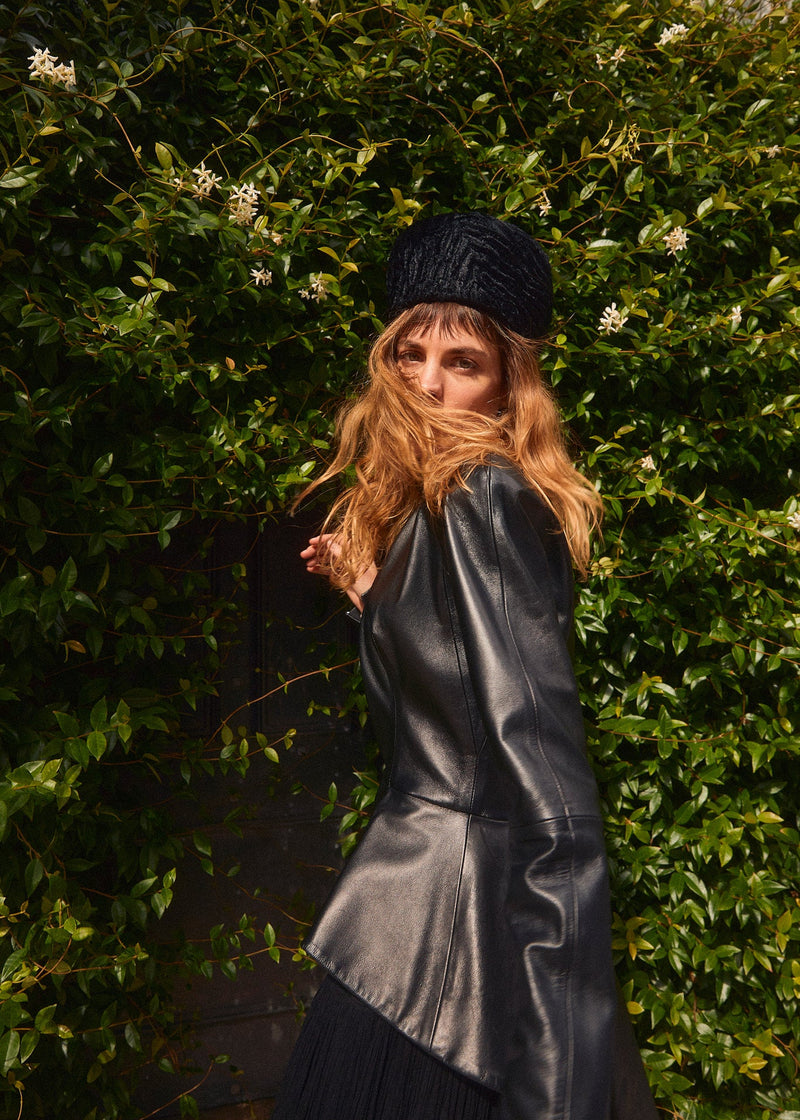 Structured Pillbox in Textured Velvet in Black