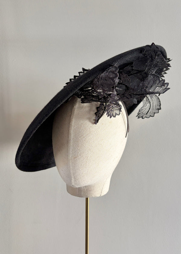 Artemise in Felt with Lace Details in Black