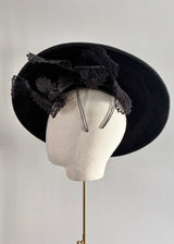 Artemise in Felt with Lace Details in Black