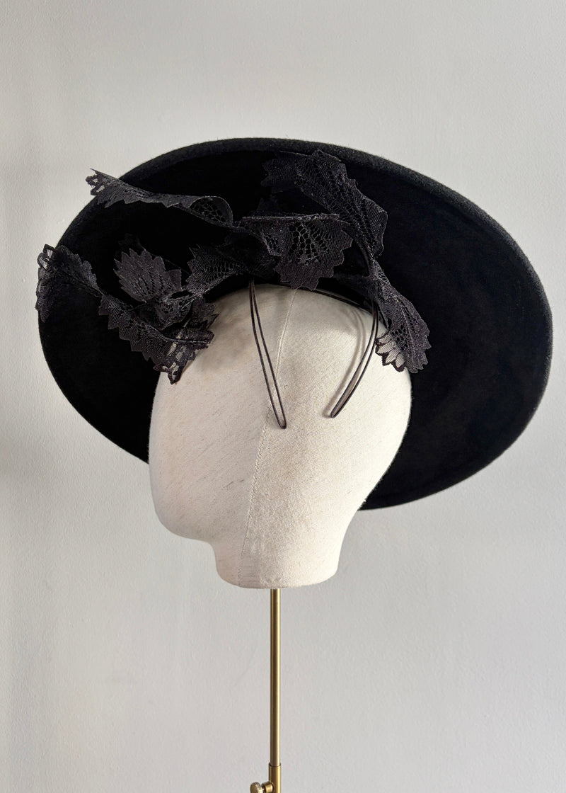 Artemise in Felt with Lace Details in Black