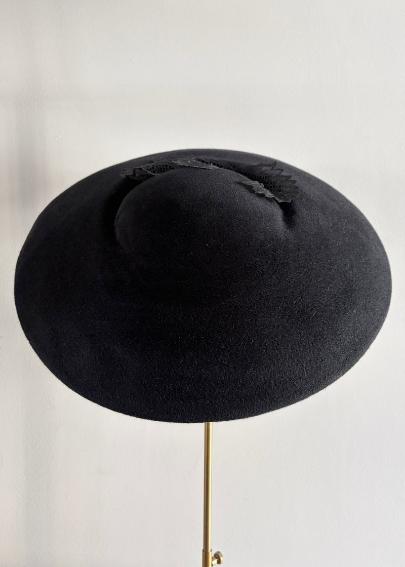 Artemise in Felt with Lace Details in Black