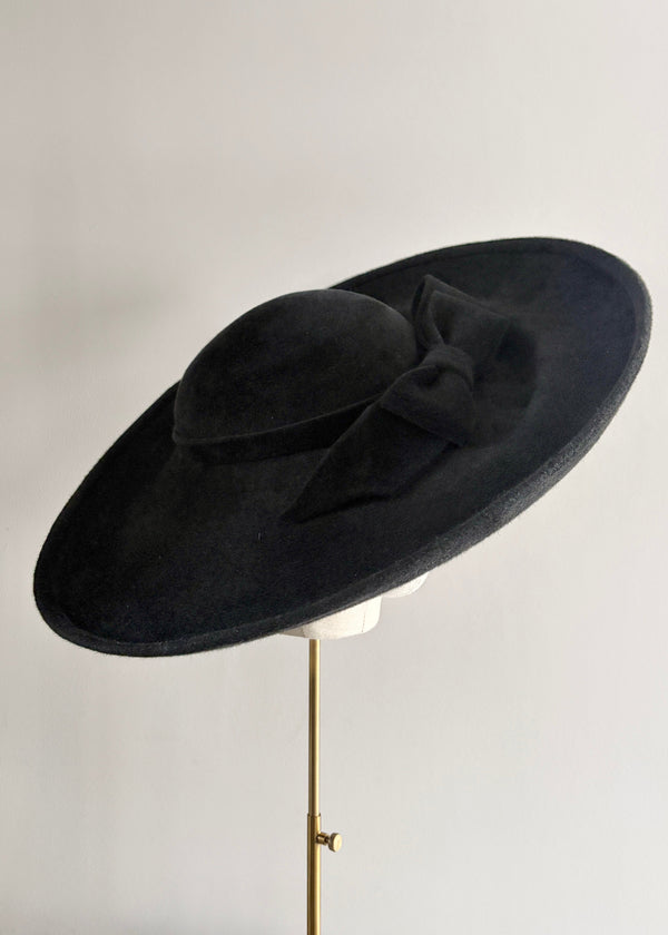 Decima Hat in Luxury Felt with Bow in Black