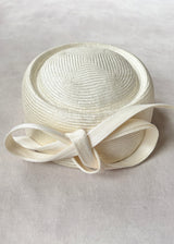 Ilithyia Pillbox in Straw with Bow in Ivory