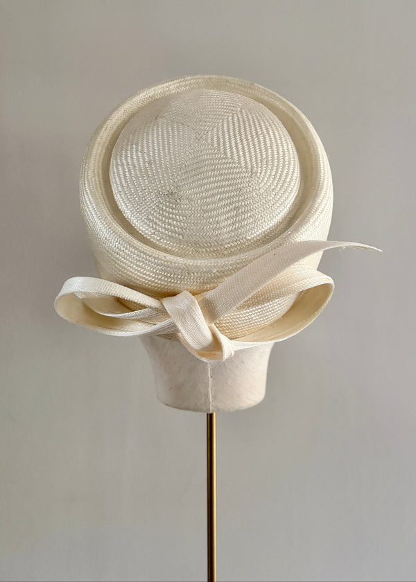 Ilithyia Pillbox in Straw with Bow in Ivory