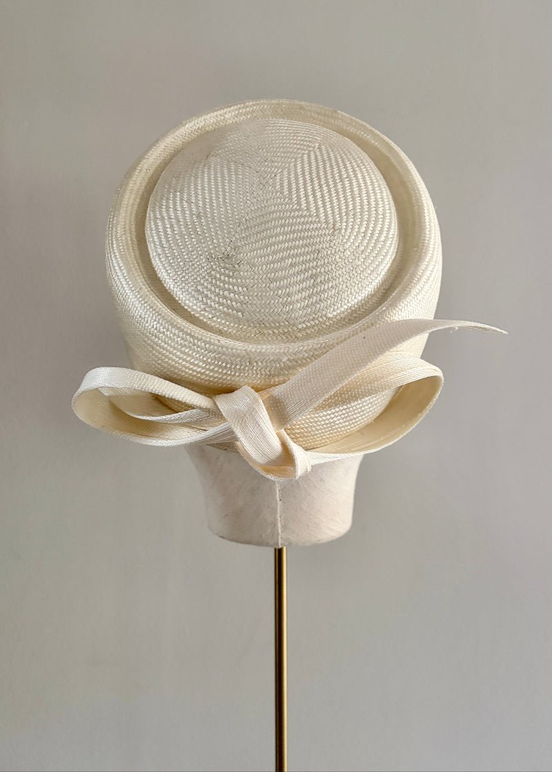 Ilithyia Pillbox in Straw with Bow in Ivory