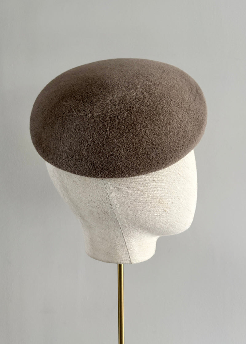 Chelsea Beret In Felt in Mink