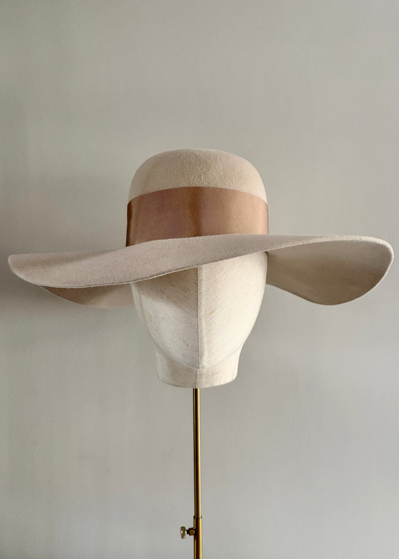 Floppy Hat in Felt in Alabaster