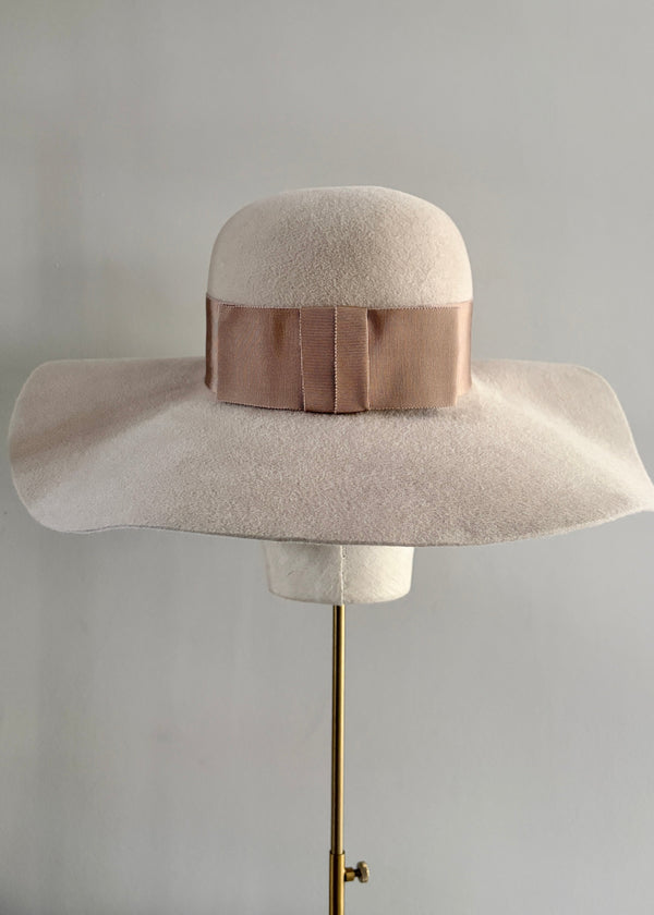 Floppy Hat in Felt in Alabaster