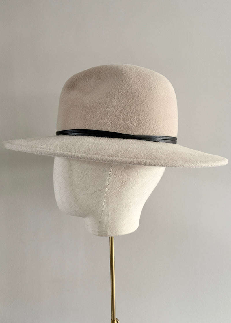 Fedora in Felt with Leather Trim in Alabaster