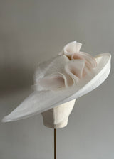 Oval Brimmed Hat in Straw with Crin Waves in White