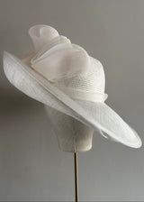 Oval Brimmed Hat in Straw with Crin Waves in White