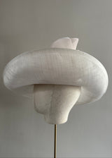 Oval Brimmed Hat in Straw with Crin Waves in White