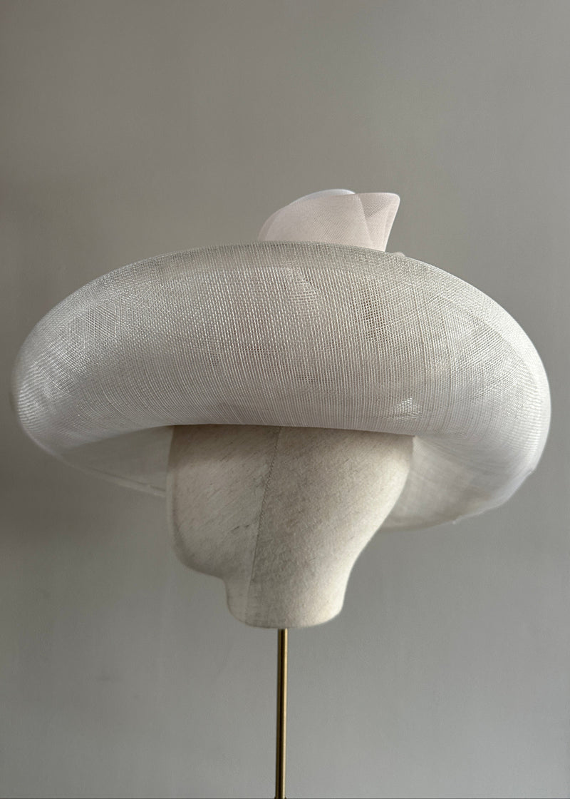 Oval Brimmed Hat in Straw with Crin Waves in White