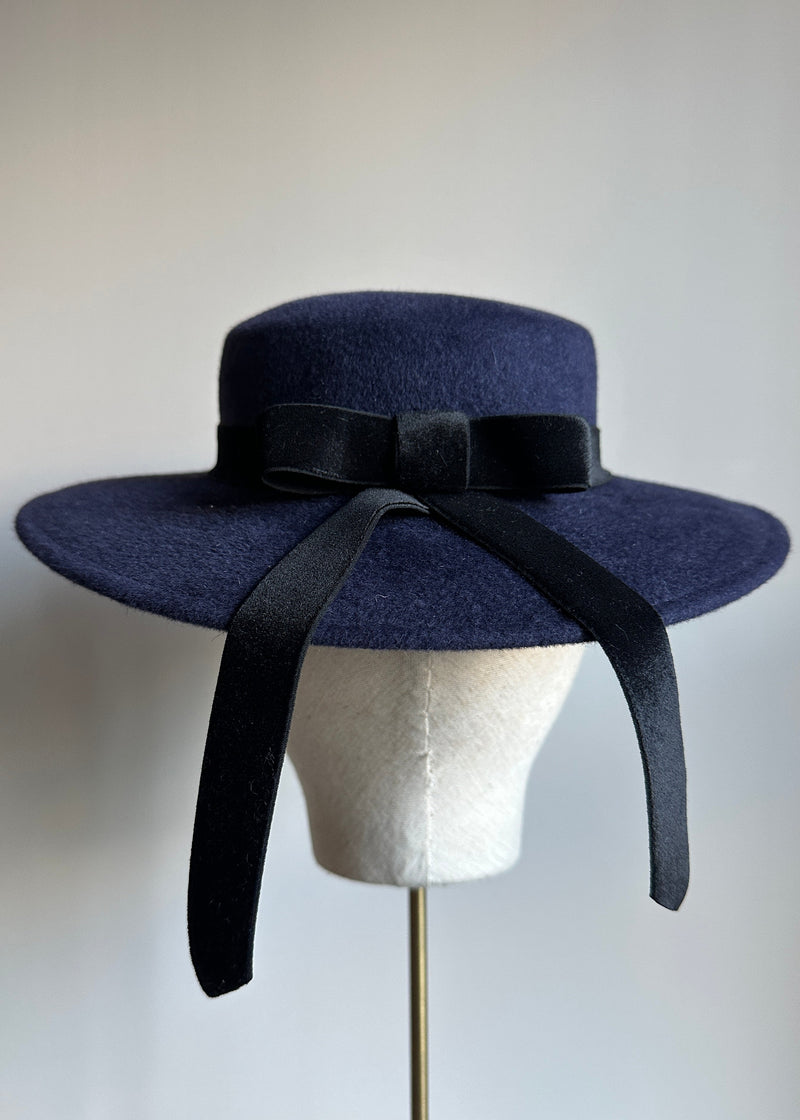 Children's Boater in Felt with Bow in Navy