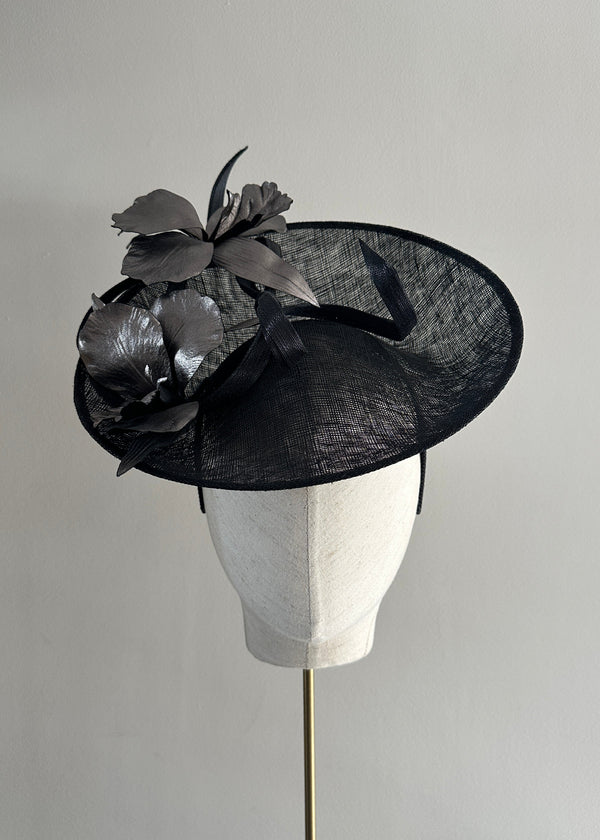 Hygieia Hat with Leather Flowers in Black
