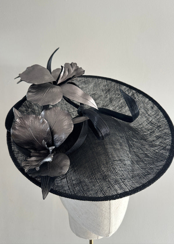 Hygieia Hat with Leather Flowers in Black