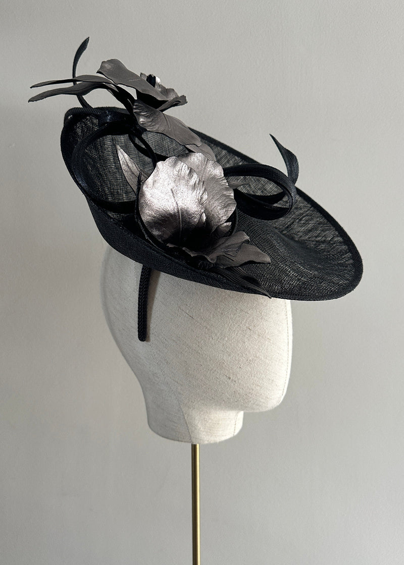 Hygieia Hat with Leather Flowers in Black