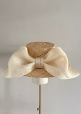 Lucina Boater in Raffia Straw with Pinokpok Bow