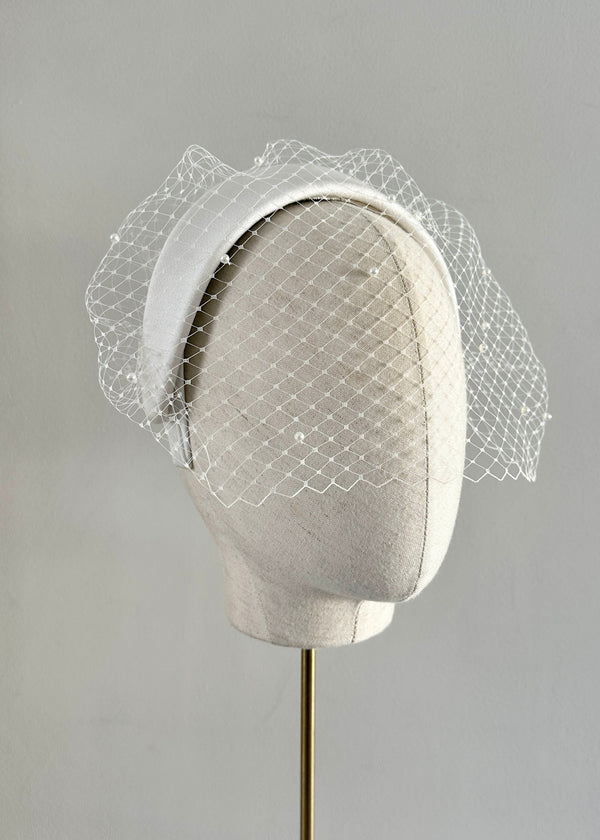 Bridal Diana Headband in Satin with Veil and Pearls in Ivory
