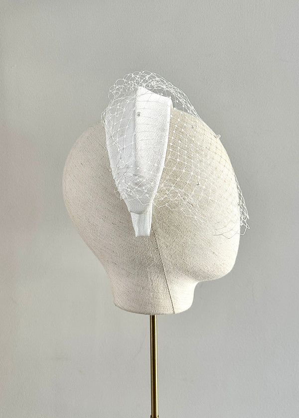 Bridal Diana Headband in Satin with Veil and Pearls in Ivory