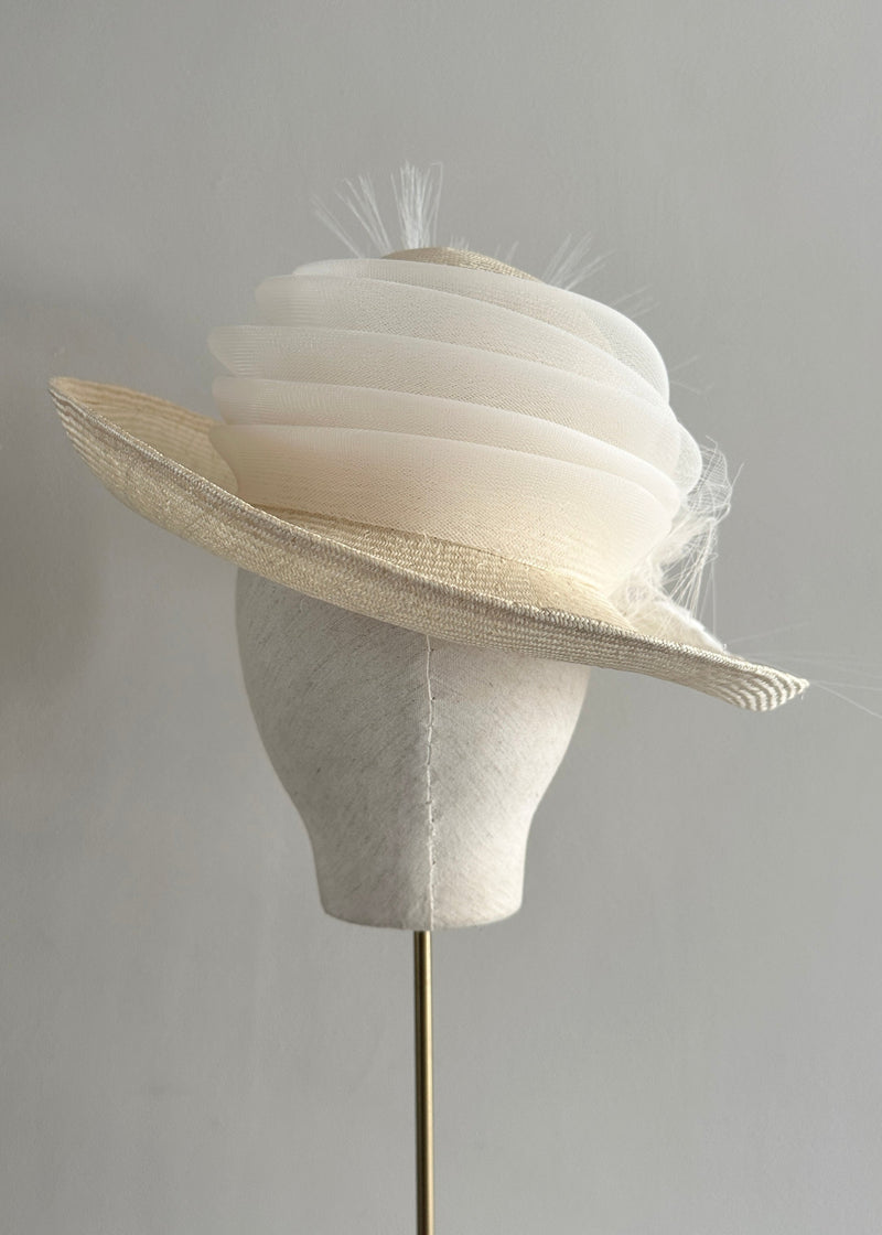 Mini Oval Brimmed Hat with Rose in Ivory
