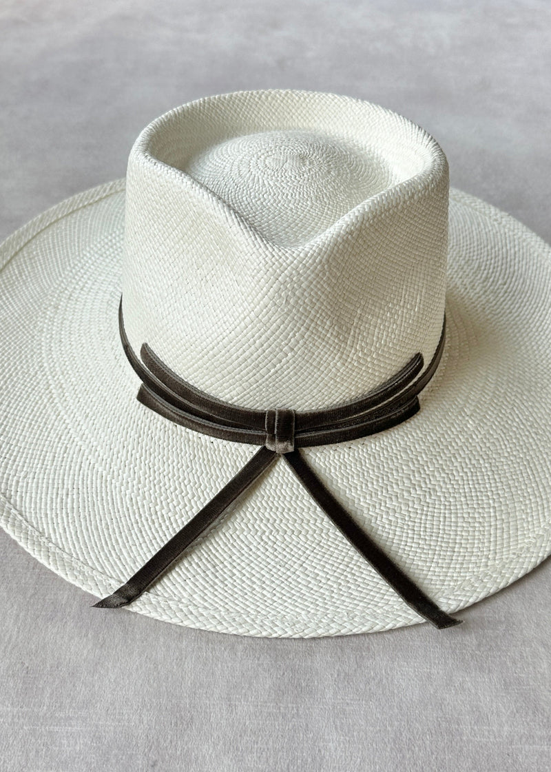 Damona Hat in Panama Straw in Ivory