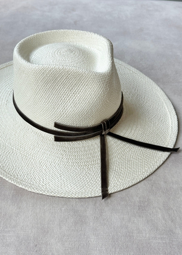 Damona Hat in Panama Straw in Ivory