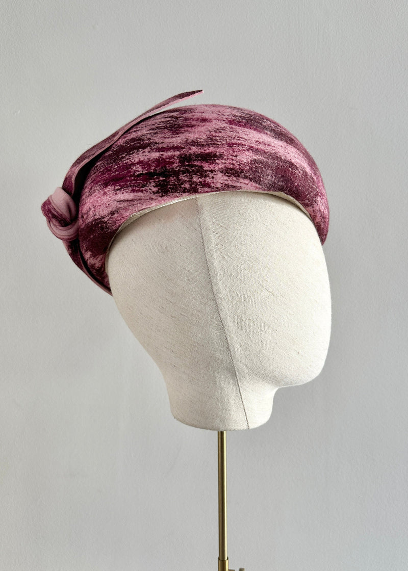 Structured Beret in Felt with Bow in Magenta Tones