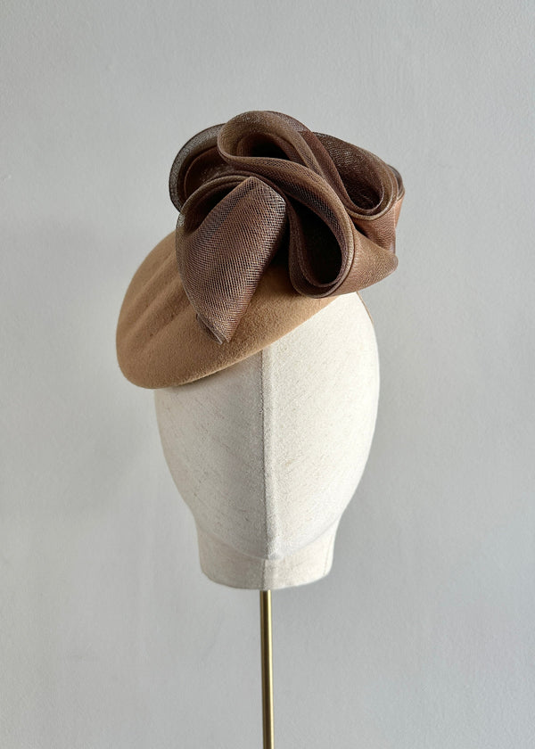 Lyssa Cocktail Hat in Felt with Crin Waves in Camel