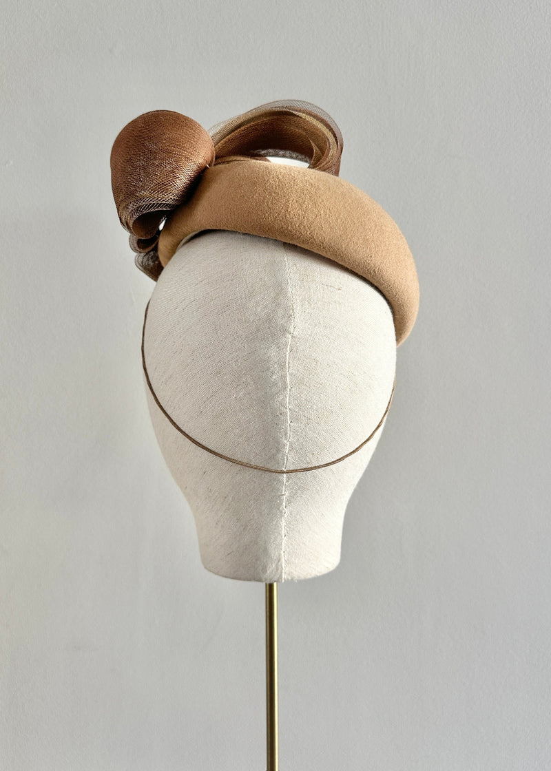 Lyssa Cocktail Hat in Felt with Crin Waves in Camel