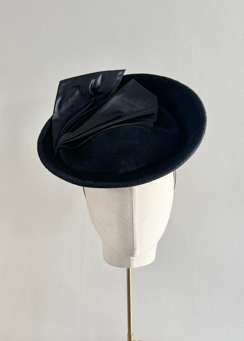Thea Hat in Felt in with Satin Bow in Black