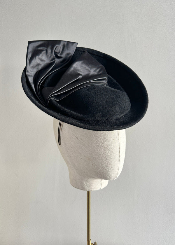 Thea Hat in Felt in with Satin Bow in Black