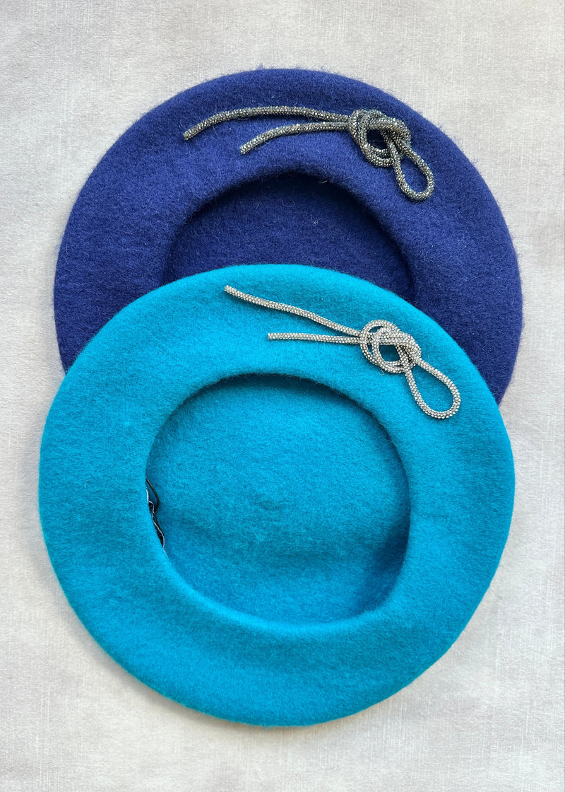 Beret in Wool with Crystal Knot
