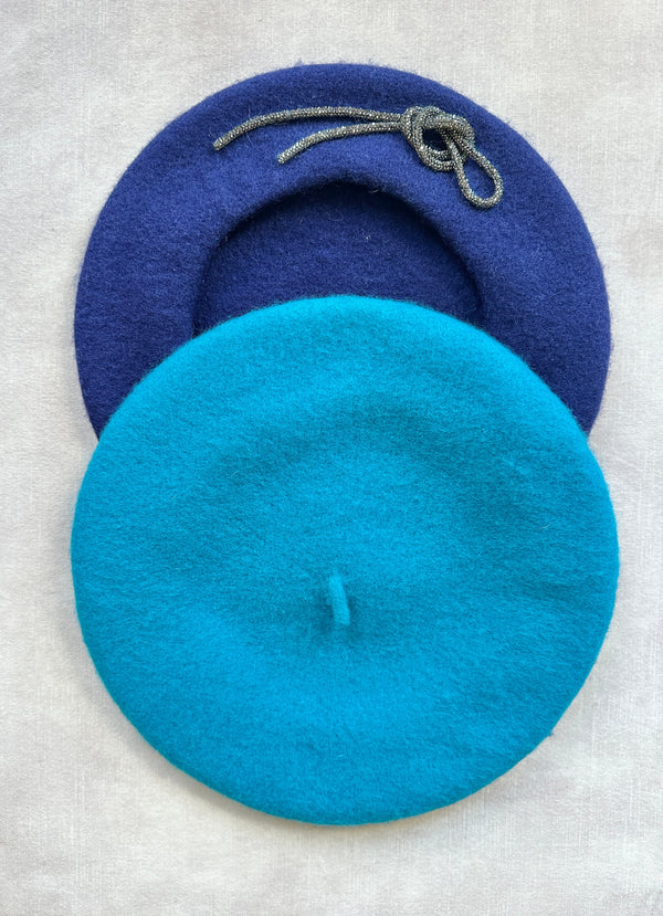 Beret in Wool with Crystal Knot