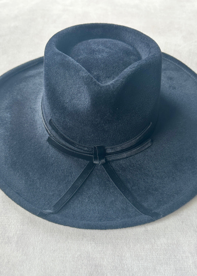 Damona Hat in Luxury Felt