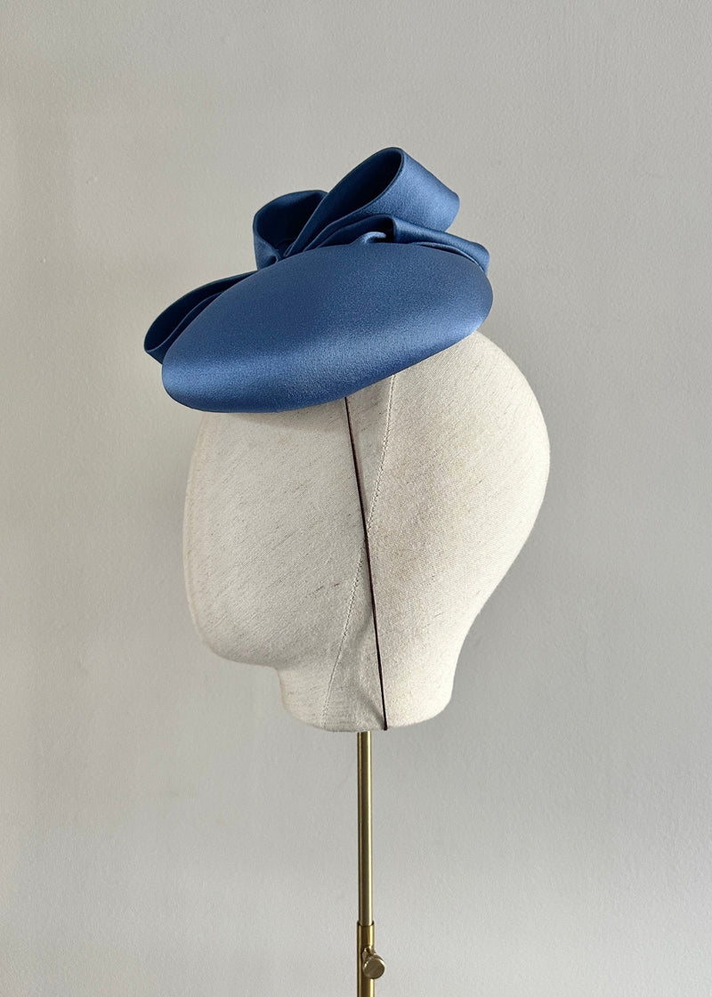 Kali Hat in Satin with Bow in Denim