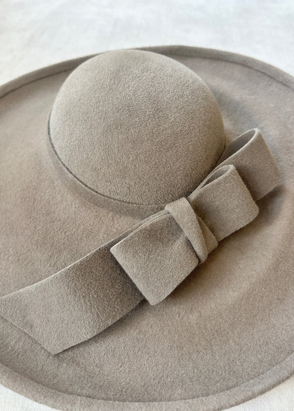 Decima Hat in Luxury Felt with Bow in Mink