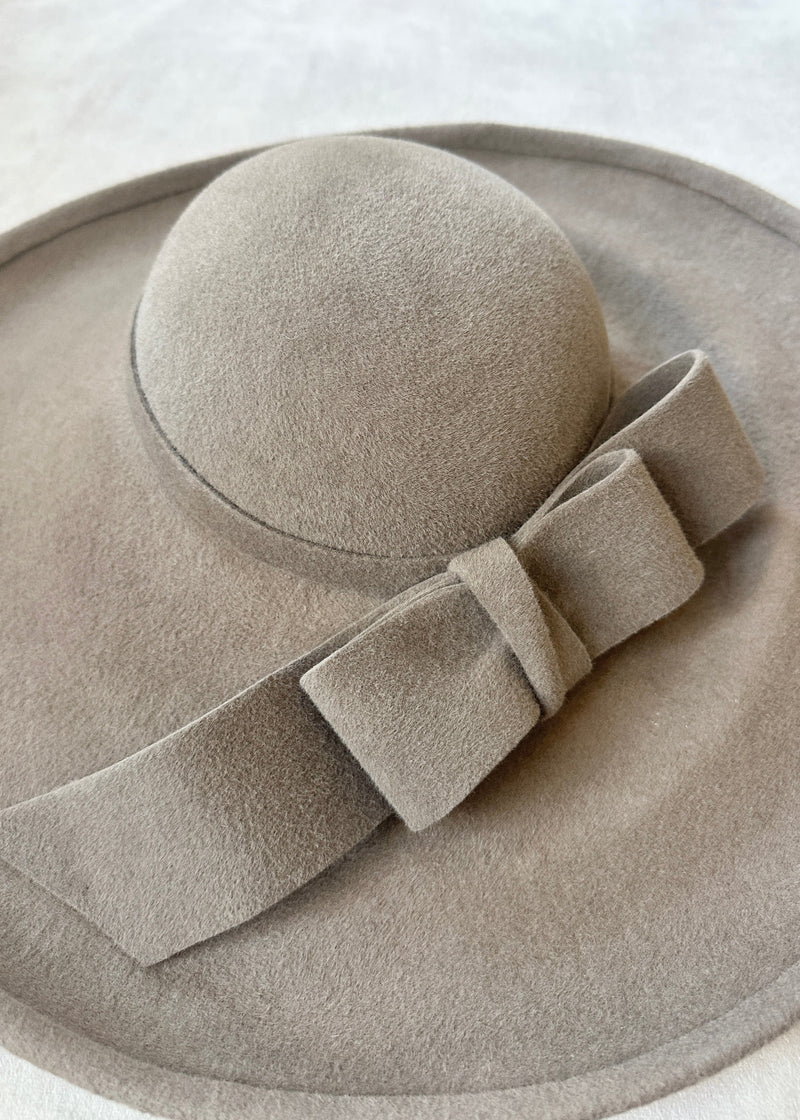 Decima Hat in Luxury Felt with Bow in Mink