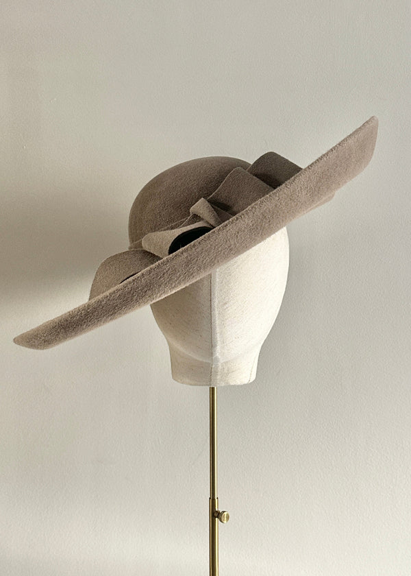 Decima Hat in Luxury Felt with Bow in Mink