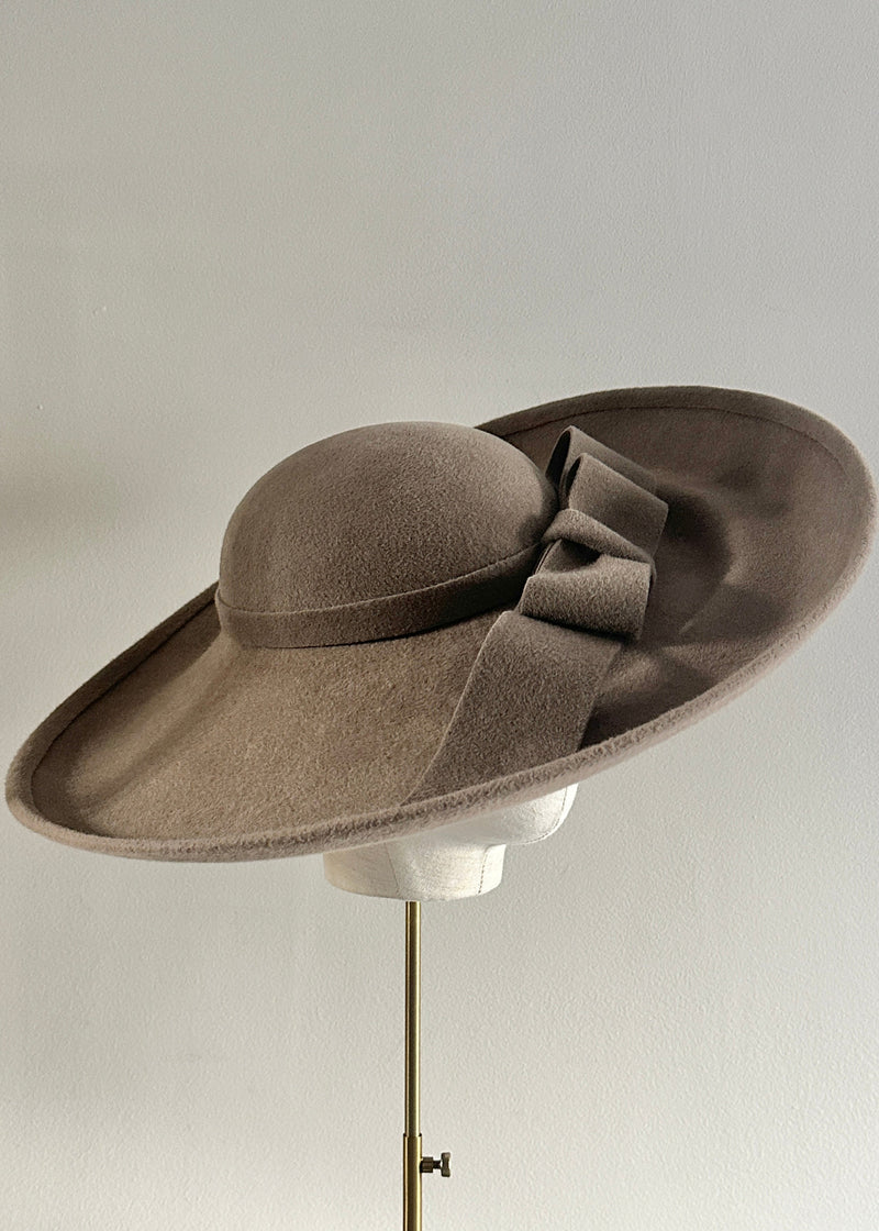 Decima Hat in Luxury Felt with Bow in Mink