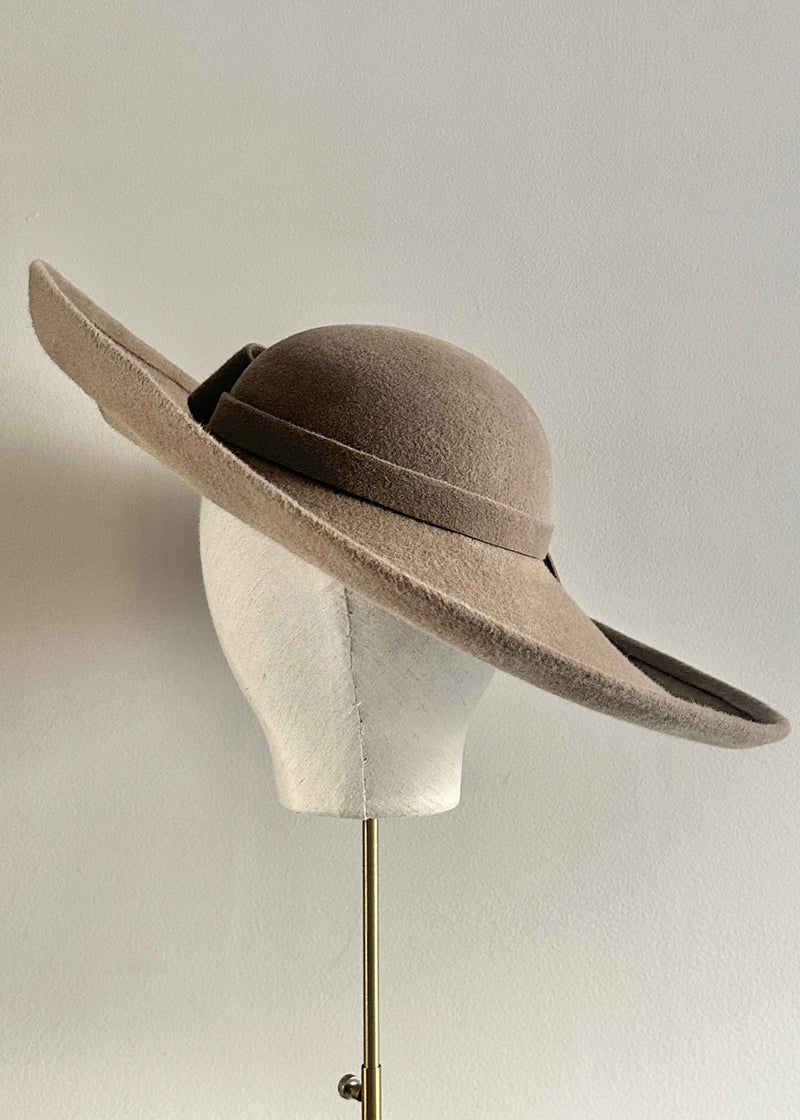 Decima Hat in Luxury Felt with Bow in Mink