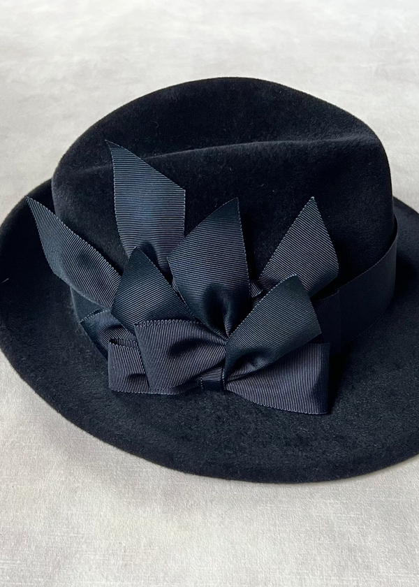 Ishtar Trilby Hat in Felt with Bows in Midnight