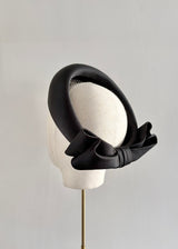 The Halo® in Satin with Classic Bow Black/Ivory