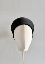 The Halo® in Satin with Classic Bow Black/Ivory