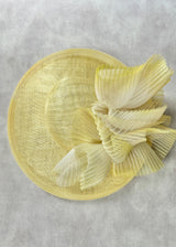 Oval Brimmed Hat in Straw with Pleated Crin in Yellow
