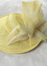 Oval Brimmed Hat in Straw with Pleated Crin in Yellow