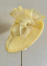 Oval Brimmed Hat in Straw with Pleated Crin in Yellow