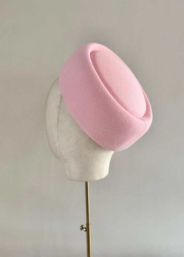 Roma Pillbox in Crepe in Pink